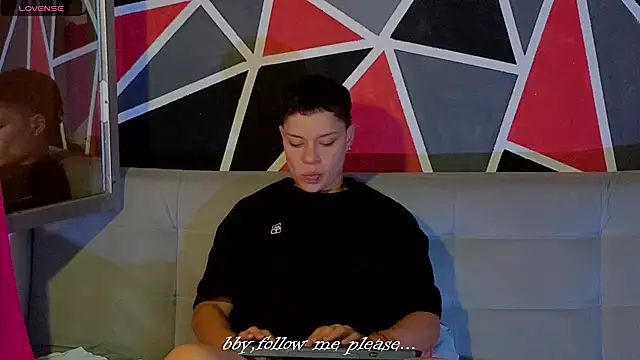 Snapshot of demimoore222 chatting on 10-21-25, 12:39 demimoore222 online show from 10-21-25, 12:39