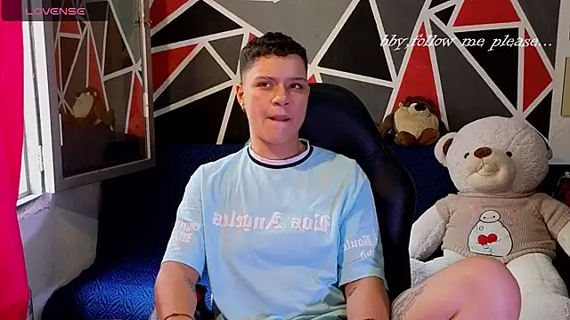 Snapshot of demimoore222 chatting on 11-25-25, 05:13 demimoore222 online show from 11-25-25, 05:13