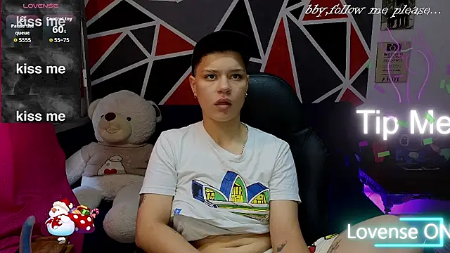 Snapshot of demimoore222 chatting on 11-27-25, 01:57 demimoore222 online show from 11-27-25, 01:57