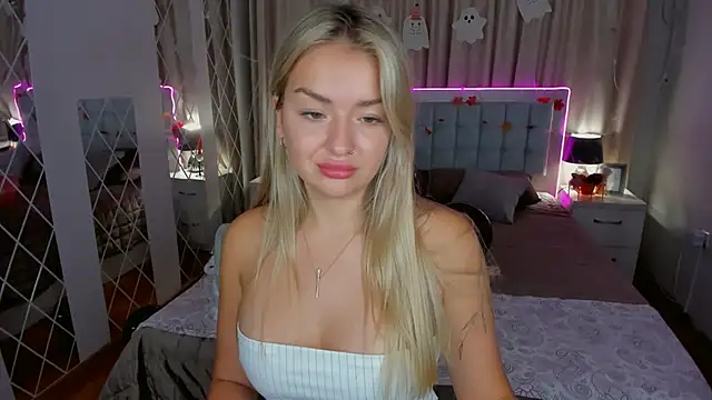 Snapshot of EvaGoddes chatting on 10-25-25, 06:32 EvaGoddes online show from 10-25-25, 06:32