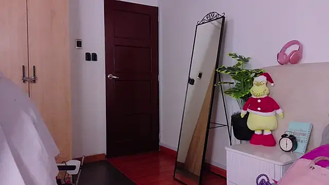 SaritaBratz online show from 12-18-25, 10:38