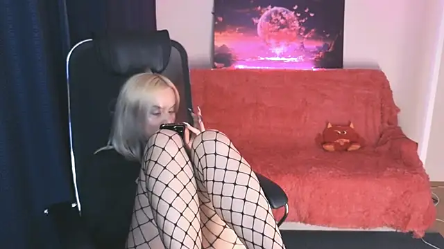 Snapshot of Miss_Alice_Silver chatting on 03-19-25, 09:58 Miss Alice Silver online show from 03-19-25, 09:58