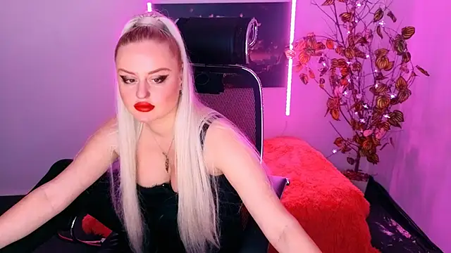 Snapshot of Miss_Alice_Silver chatting on 10-26-25, 04:13 Miss Alice Silver online show from 10-26-25, 04:13