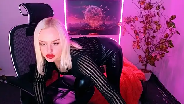 Snapshot of Miss_Alice_Silver chatting on 11-02-25, 02:30 Miss Alice Silver online show from 11-02-25, 02:30