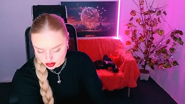 Snapshot of Miss_Alice_Silver chatting on 11-24-25, 01:55 Miss Alice Silver online show from 11-24-25, 01:55