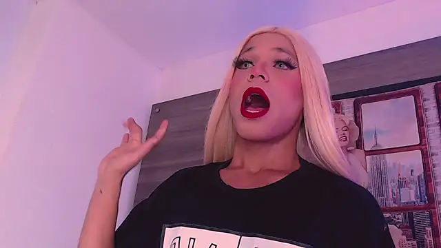 Snapshot of SashaNova chatting on 11-08-25, 05:18 SashaNova online show from 11-08-25, 05:18