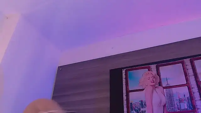 Snapshot of SashaNova chatting on 11-14-25, 04:33 SashaNova online show from 11-14-25, 04:33