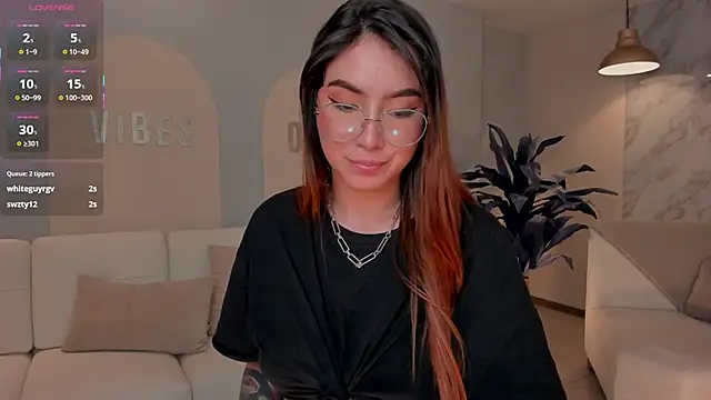 Snapshot of MaddisonCollins chatting on 03-19-25, 02:16 MaddisonCollins online show from 03-19-25, 02:16