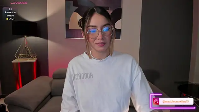 Snapshot of MaddisonCollins chatting on 12-14-25, 11:15 MaddisonCollins online show from 12-14-25, 11:15