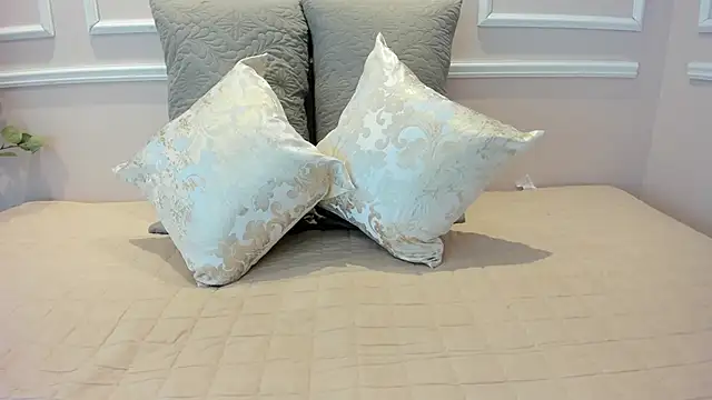 Lucy Canel online show from 11-21-25, 07:12