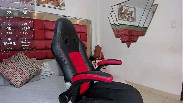 SaskiaGrendel online show from 10-28-25, 12:25