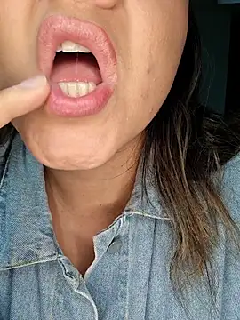 mandy-moore online show from 04-16-26, 03:51