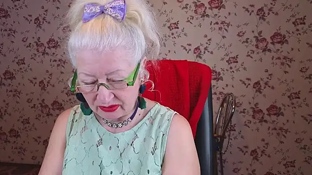 Maya Mayflower online show from 11-13-25, 04:11