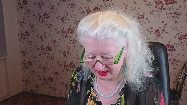 Maya Mayflower online show from 11-17-25, 04:07