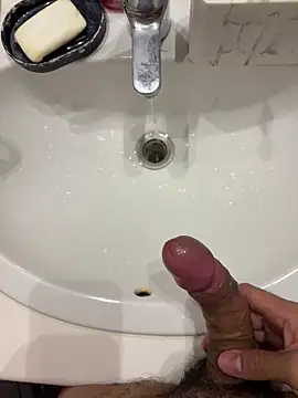 Snapshot of Runstat chatting on 10-27-25, 03:05 Runstat online show from 10-27-25, 03:05