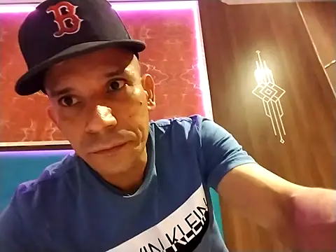 Snapshot of karlossan24 chatting on 02-14-26, 03:14 karlossan24 online show from 02-14-26, 03:14