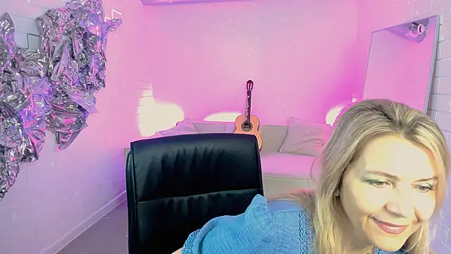 NicoleHitman online show from 06-21-26, 09:01