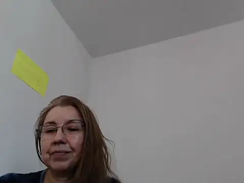 Snapshot of GiaLuvv11 chatting on 04-25-26, 04:15 GiaLuvv11 online show from 04-25-26, 04:15
