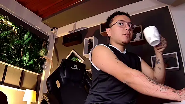 Snapshot of alex__montesco chatting on 03-07-25, 12:34 alex montesco online show from 03-07-25, 12:34