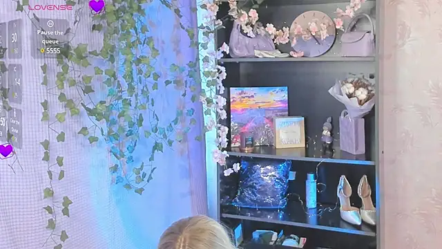 Snapshot of MelissaMillton chatting on 03-11-25, 11:55 MelissaMillton online show from 03-11-25, 11:55