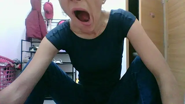 Snapshot of cowmarce chatting on 01-18-26, 12:20 cowmarce online show from 01-18-26, 12:20