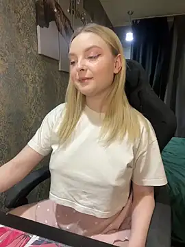 Snapshot of Lina_ly chatting on 03-16-25, 08:11 Lina ly online show from 03-16-25, 08:11