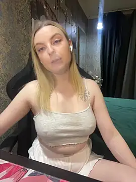 Snapshot of Lina_ly chatting on 03-18-25, 08:04 Lina ly online show from 03-18-25, 08:04