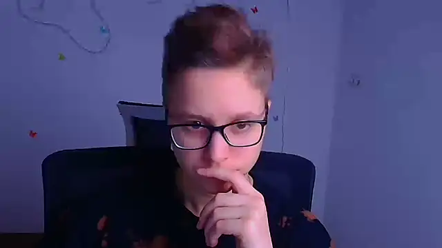 Snapshot of Bella_Swannn chatting on 03-05-25, 12:11 Bella Swannn online show from 03-05-25, 12:11