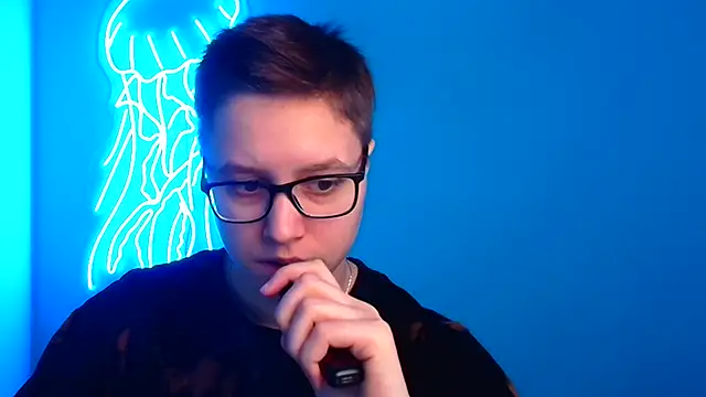 Snapshot of Bella_Swannn chatting on 03-11-25, 06:21 Bella Swannn online show from 03-11-25, 06:21