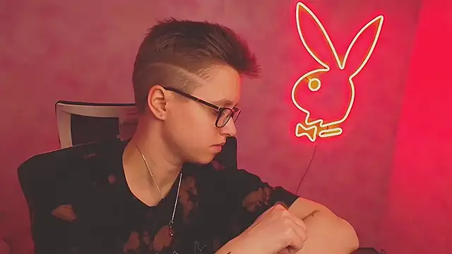 Snapshot of Bella_Swannn chatting on 03-12-25, 04:02 Bella Swannn online show from 03-12-25, 04:02