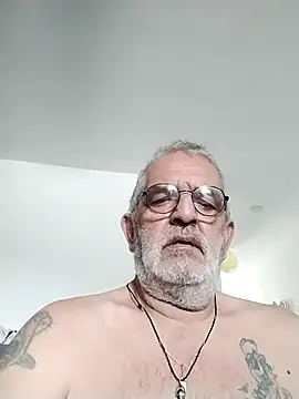 Snapshot of coolbrady17 chatting on 09-13-25, 04:45 coolbrady17 online show from 09-13-25, 04:45