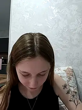 Snapshot of Bonechka chatting on 09-08-25, 04:17 Bonechka online show from 09-08-25, 04:17