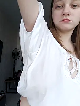 Snapshot of Bonechka chatting on 09-19-25, 04:25 Bonechka online show from 09-19-25, 04:25