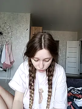 Snapshot of Bonechka chatting on 10-30-25, 07:54 Bonechka online show from 10-30-25, 07:54