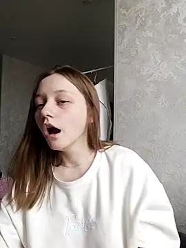 Snapshot of Bonechka chatting on 11-05-25, 08:14 Bonechka online show from 11-05-25, 08:14