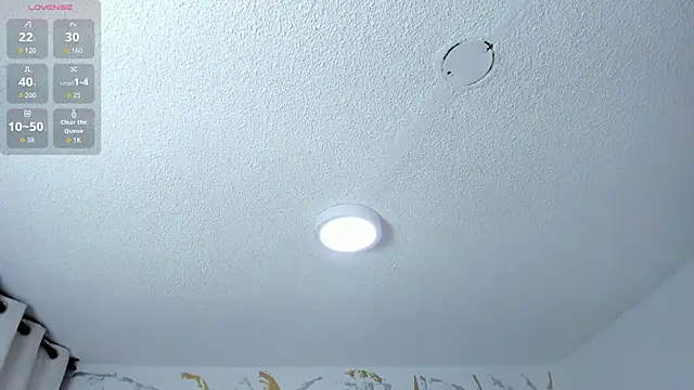 Snapshot of Cristal_Velle chatting on 02-14-26, 12:35 Cristal Velle online show from 02-14-26, 12:35