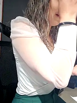 Isabella Varella online show from 10-29-25, 12:29