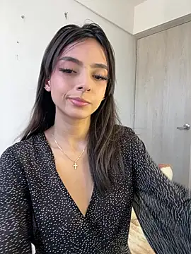 Snapshot of ZaraLuuv chatting on 02-05-26, 06:01 ZaraLuuv online show from 02-05-26, 06:01