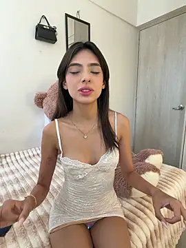 Snapshot of ZaraLuuv chatting on 03-03-26, 06:36 ZaraLuuv online show from 03-03-26, 06:36