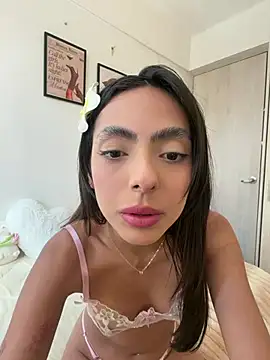 Snapshot of ZaraLuuv chatting on 06-09-26, 06:19 ZaraLuuv online show from 06-09-26, 06:19