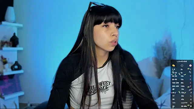 Snapshot of Saraa_Desiree chatting on 12-17-25, 10:49 Saraa Desiree online show from 12-17-25, 10:49