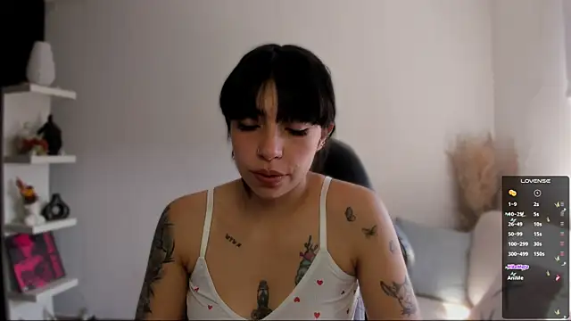 Snapshot of Saraa_Desiree chatting on 12-21-25, 04:58 Saraa Desiree online show from 12-21-25, 04:58