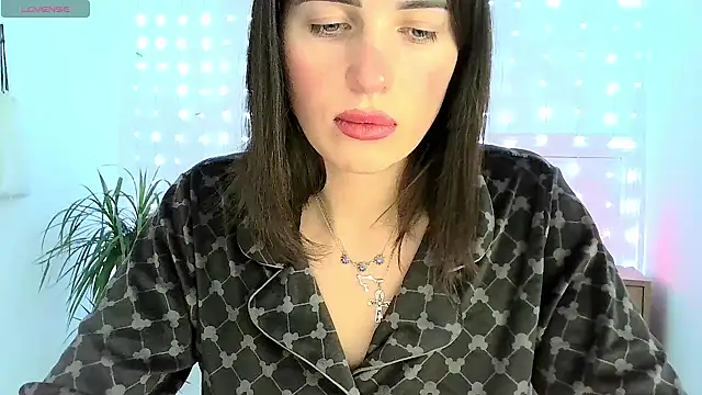 Snapshot of neferutt chatting on 11-27-25, 06:43 neferutt online show from 11-27-25, 06:43