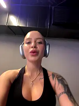 Snapshot of ValentinaMilann chatting on 10-10-25, 07:13 ValentinaMilann online show from 10-10-25, 07:13