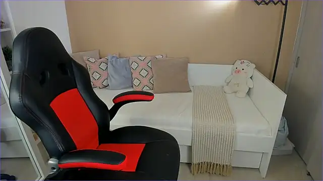 Snapshot of ValentinaMilann chatting on 10-22-25, 10:20 ValentinaMilann online show from 10-22-25, 10:20