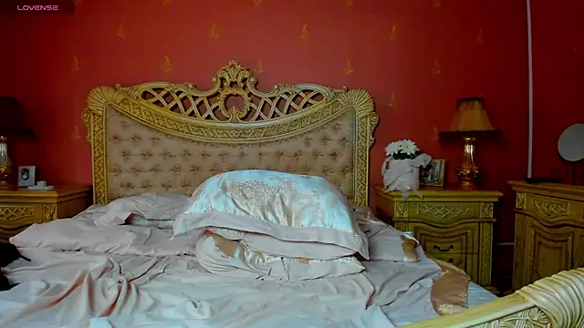 Snapshot of JuliyaMayss chatting on 06-11-26, 02:53 JuliyaMayss online show from 06-11-26, 02:53