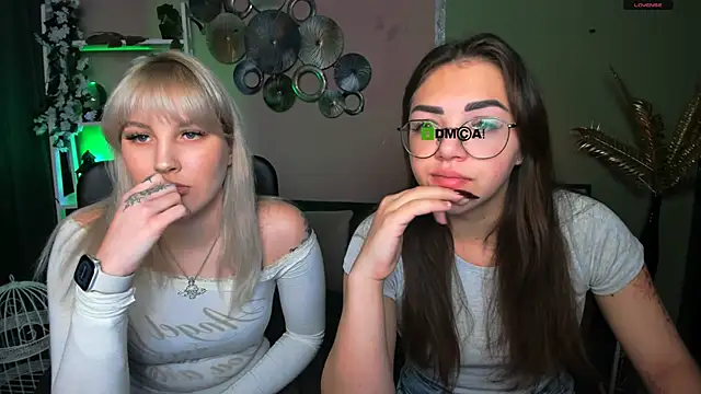 kiki swan online show from 12-22-25, 07:05