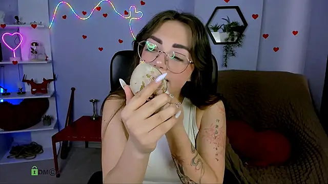 kiki swan online show from 05-04-26, 05:47