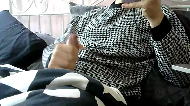 Snapshot of Italianmonsterd chatting on 11-02-25, 08:39 Italianmonsterd online show from 11-02-25, 08:39