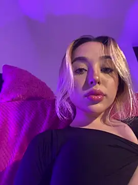 Snapshot of Amorkiss_ chatting on 02-21-26, 04:35 Amorkiss online show from 02-21-26, 04:35